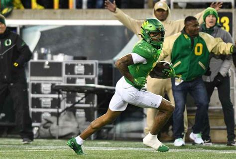 Strong final kick for Pac-12 as Oregon and Washington meet for potential playoff spot